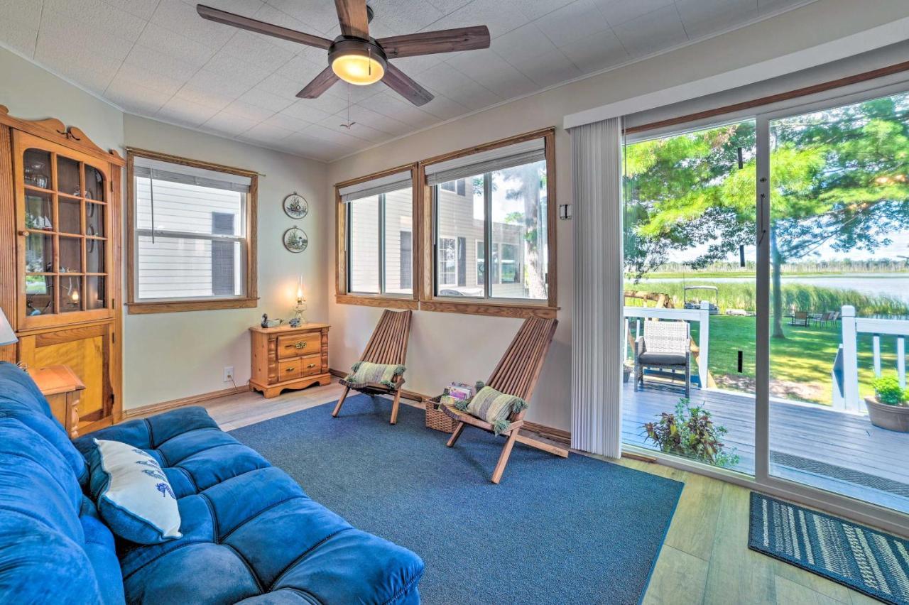 East Tawas Lakefront Getaway With Kayaks And Deck Екстериор снимка