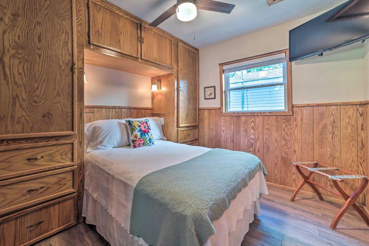 East Tawas Lakefront Getaway With Kayaks And Deck Екстериор снимка