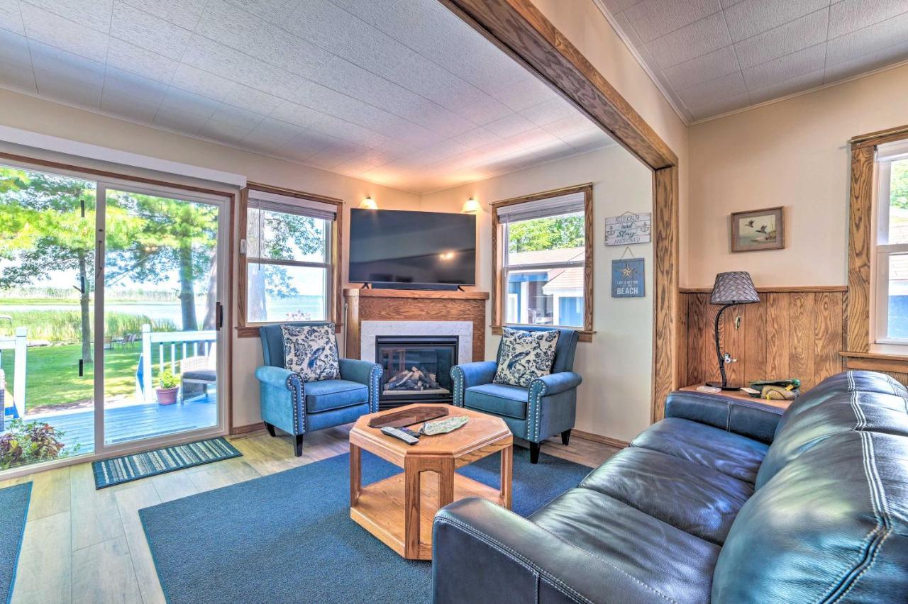 East Tawas Lakefront Getaway With Kayaks And Deck Екстериор снимка