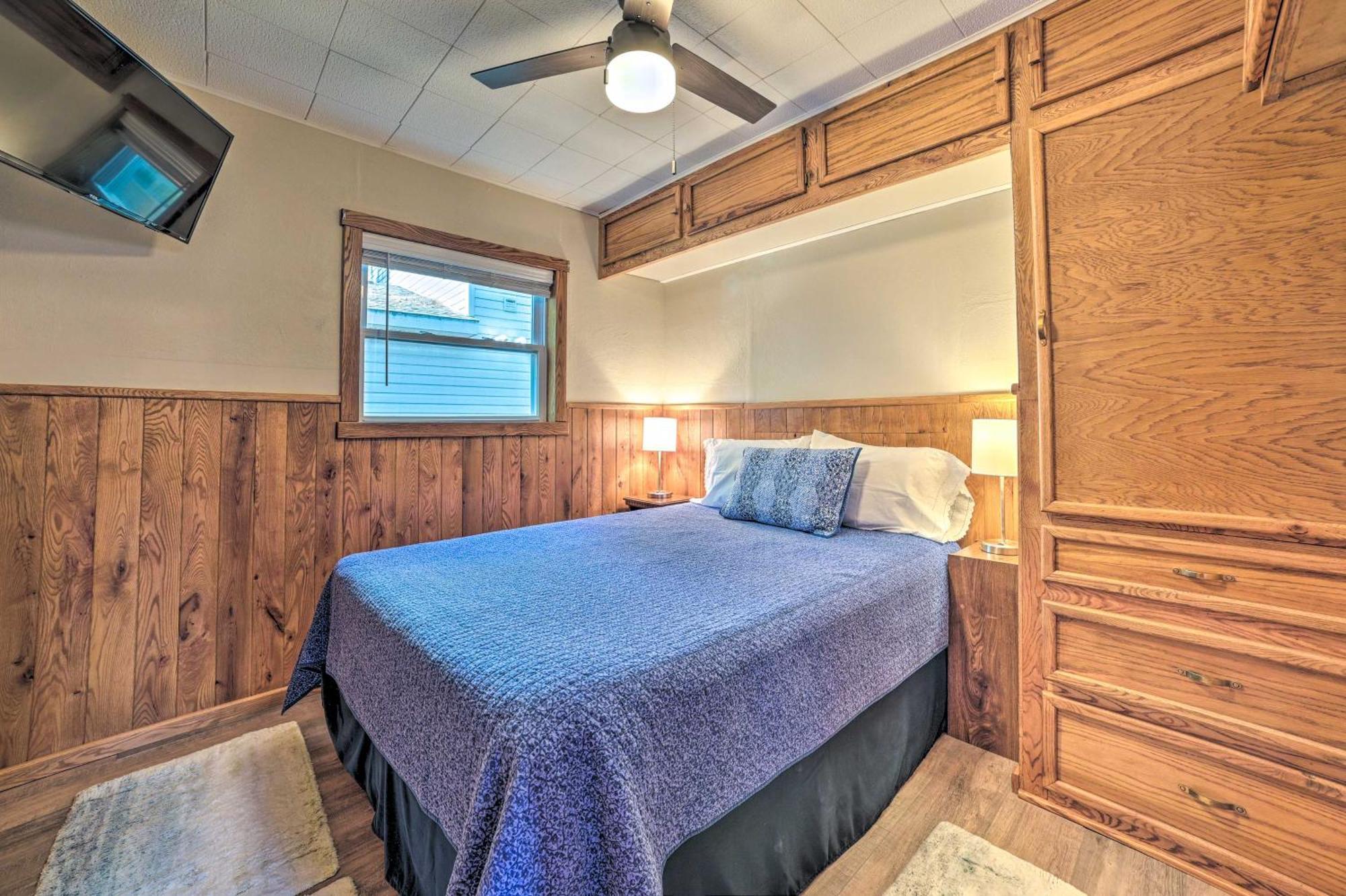 East Tawas Lakefront Getaway With Kayaks And Deck Екстериор снимка