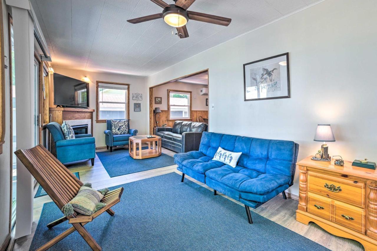 East Tawas Lakefront Getaway With Kayaks And Deck Екстериор снимка