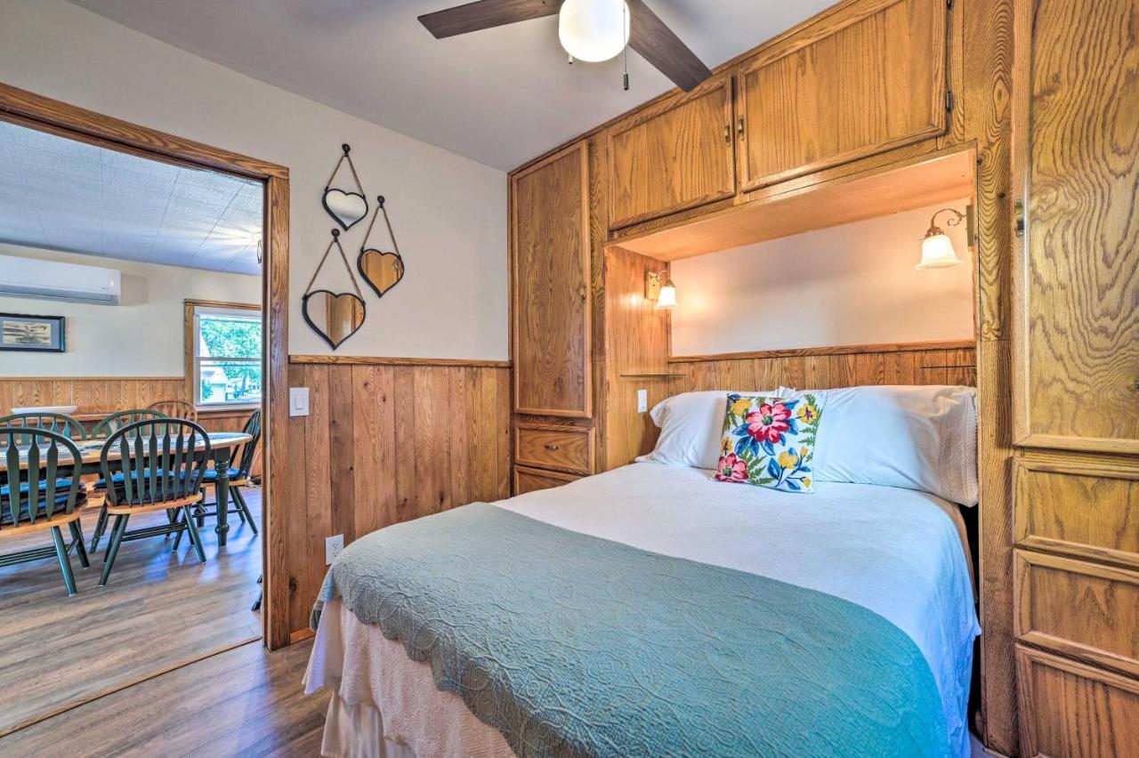 East Tawas Lakefront Getaway With Kayaks And Deck Екстериор снимка